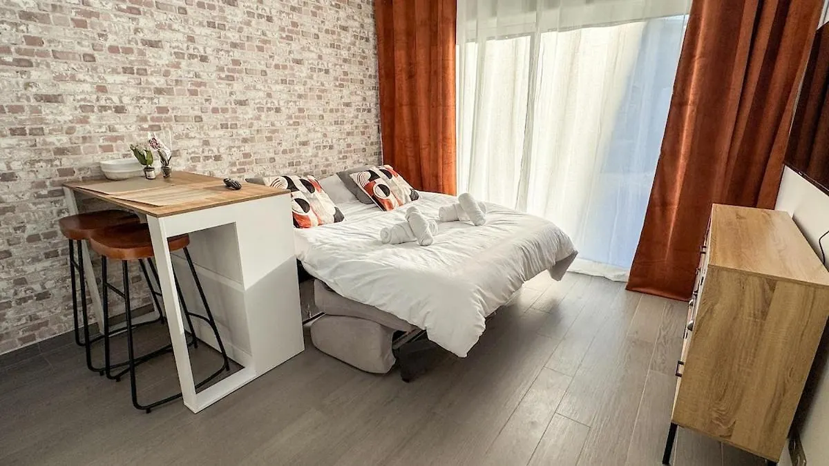 Ground Floor Studio, Terrace, Parking Near Paris Maisons-Alfort Διαμέρισμα